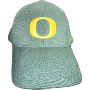 Oregon‎ Ducks Fitted Nike Team Hat Cap Size M/L Green Yellow College NCAA